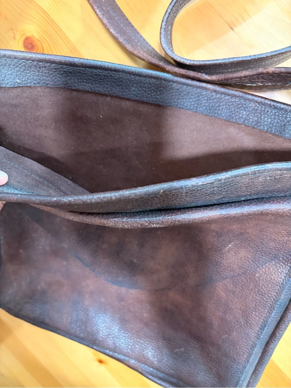 Vintage Chocolate Leather Messenger Crossbody Bag - Classic Everyday Carry